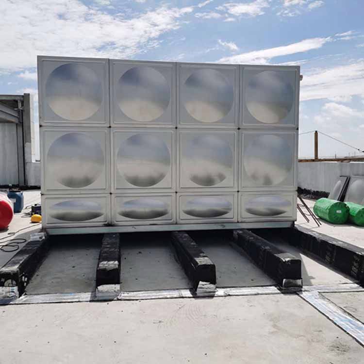 辽宁营口市不锈钢水箱空气能太阳能热水器热泵工程304桶定制
