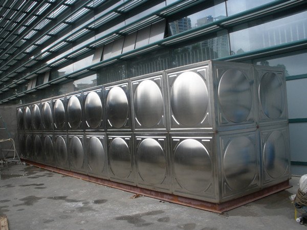 河北邢台市不锈钢水箱空气能太阳能热水器热泵工程304桶定制