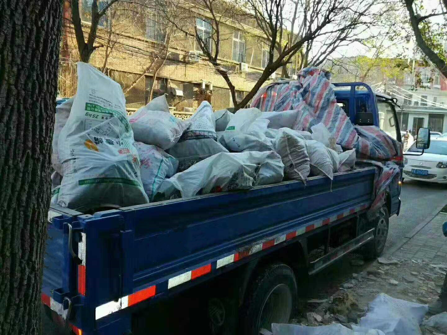 西城白广路小区建筑垃圾清运介绍找我们,建筑垃圾清运给您好的建议