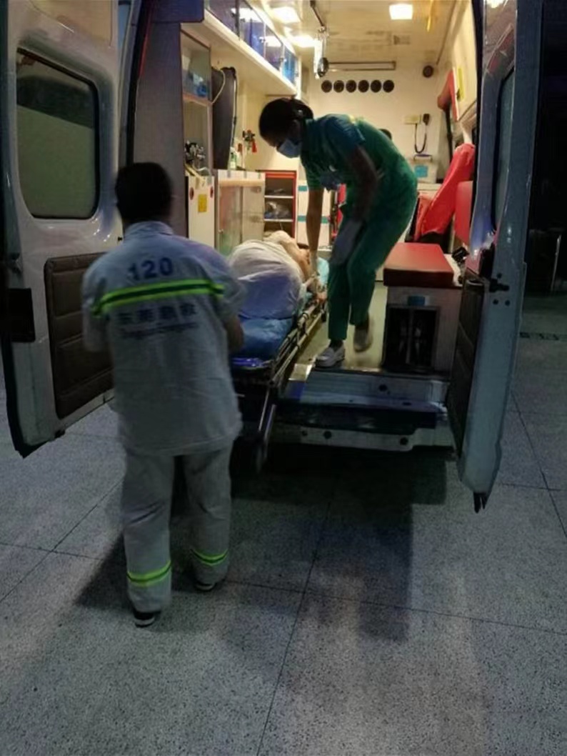 许昌病人长途护送车转运-车内急救设备