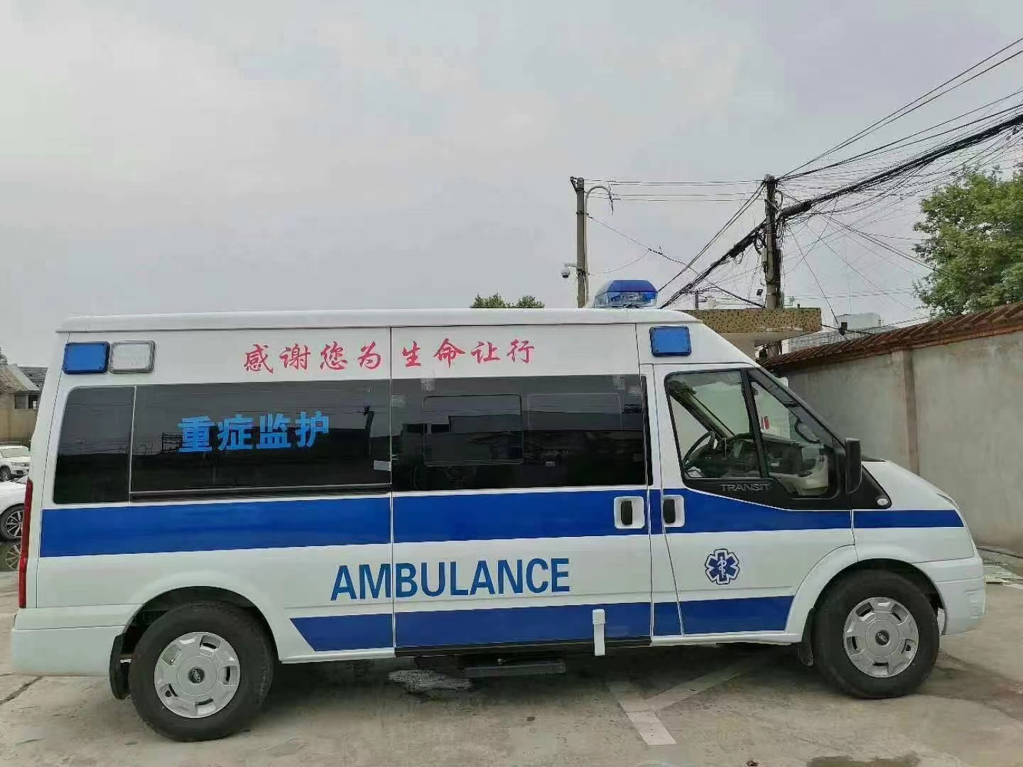 赤峰跨省私人救护车出租-护送病人回家，诚信经营可跨省