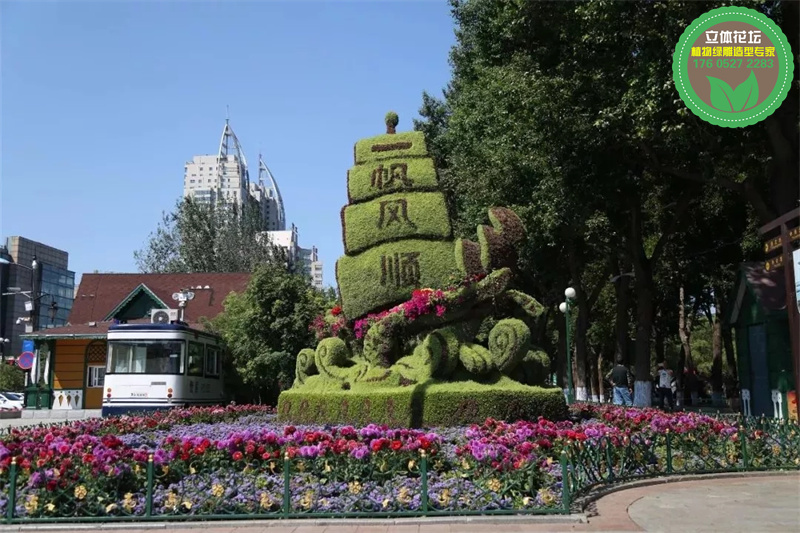 西双版纳节庆绿雕案例图片，标示标牌