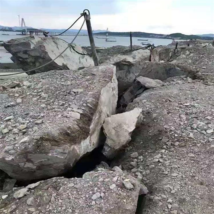 临沧市气体爆破气体致裂石头设备