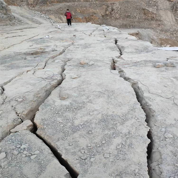 河南濮阳二氧化碳爆破矿山开采岩石设备