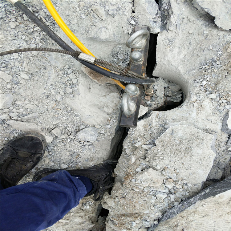 和田岩石分裂棒液压岩石分裂棒施工方法方案