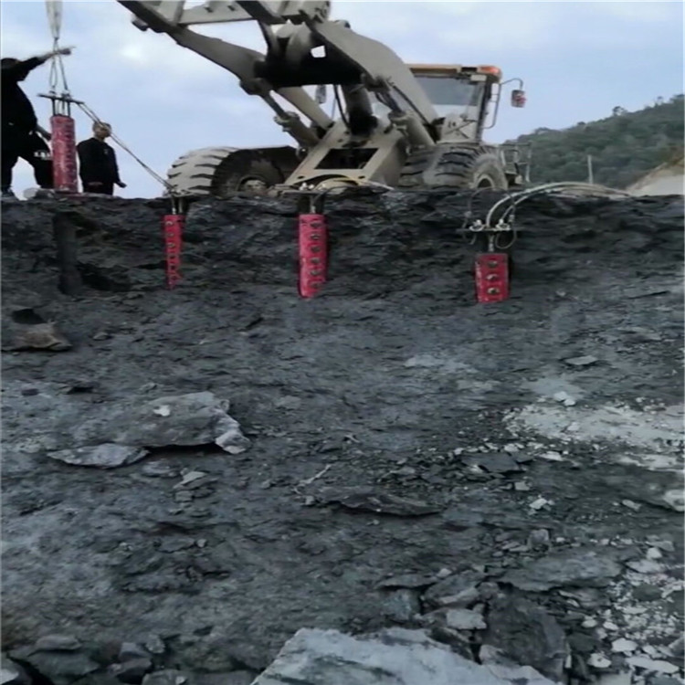 黔江挖机带动式岩石爆破器每吨成本
