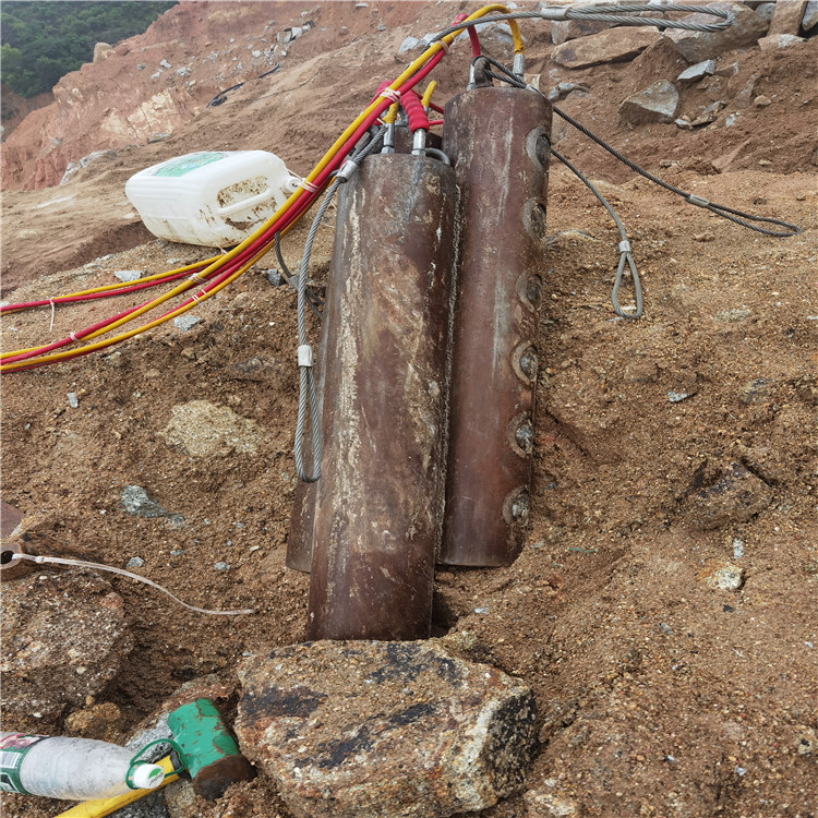山东青岛大型岩石分裂棒劈裂棒安装方法