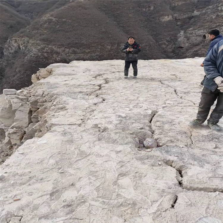 新疆克孜勒苏气体爆破设备在露天矿采中的应用