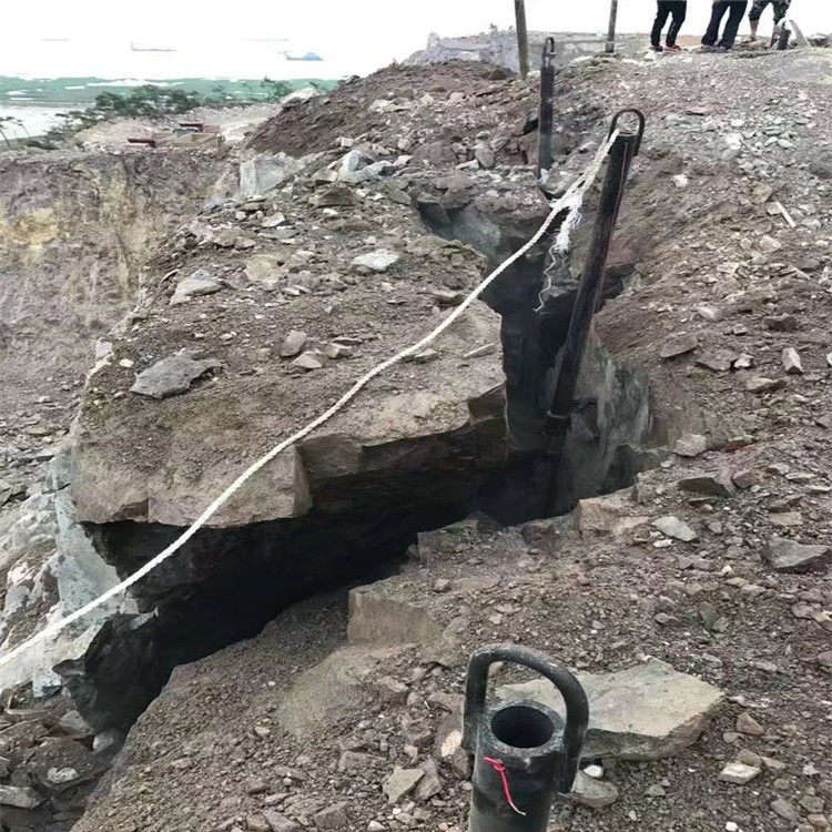 湖北宜昌化碳致裂器矿山爆破设备