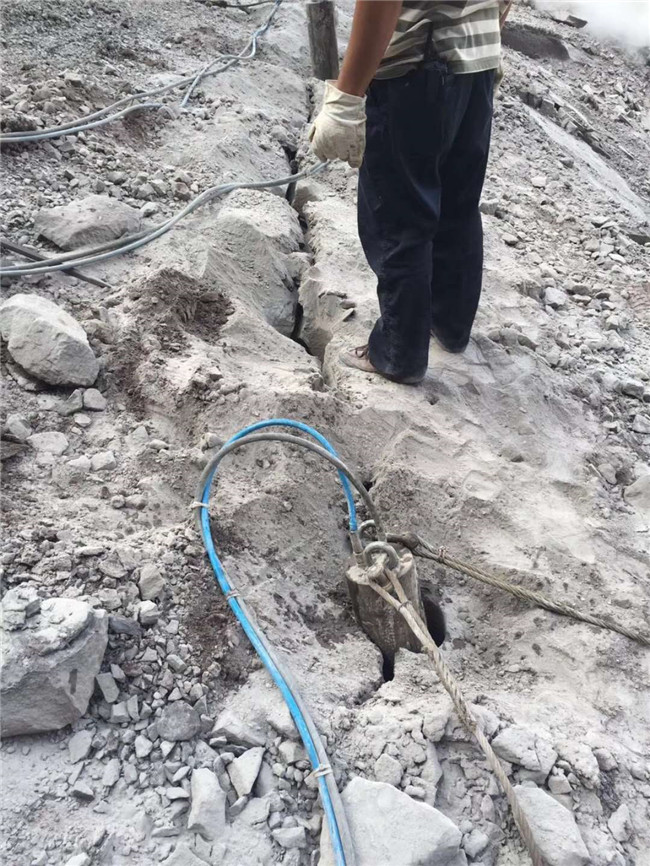 山西晋中水管道岩石开挖劈裂棒设备欢迎洽谈
