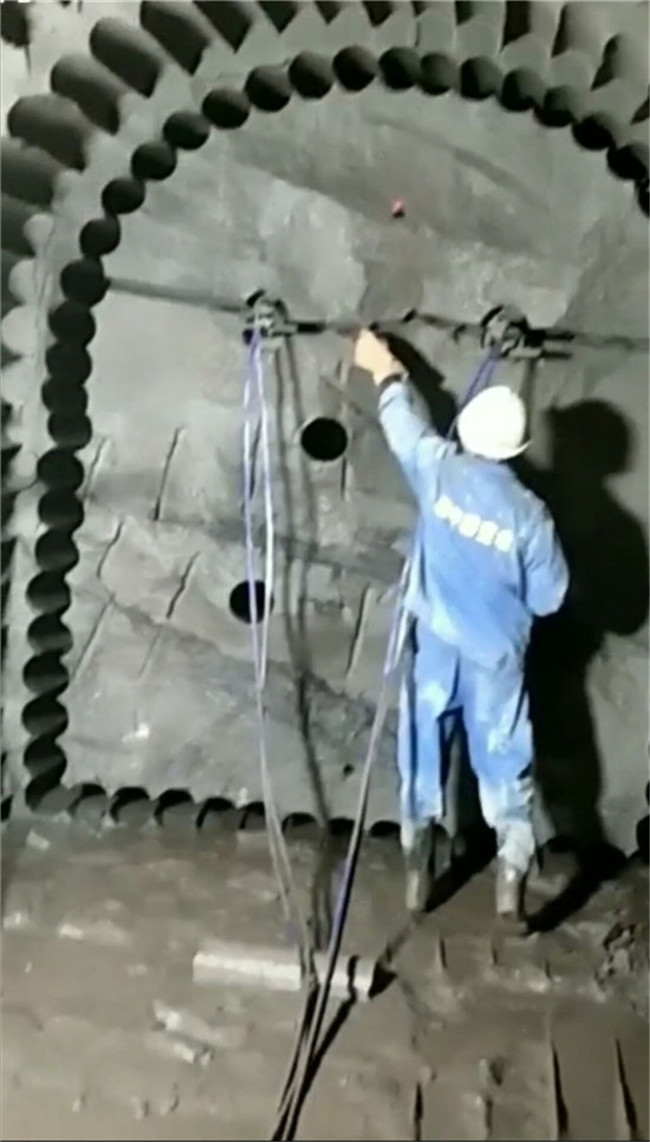 河南许昌隧道开挖不用就可以掘进劈石机液压静态爆破