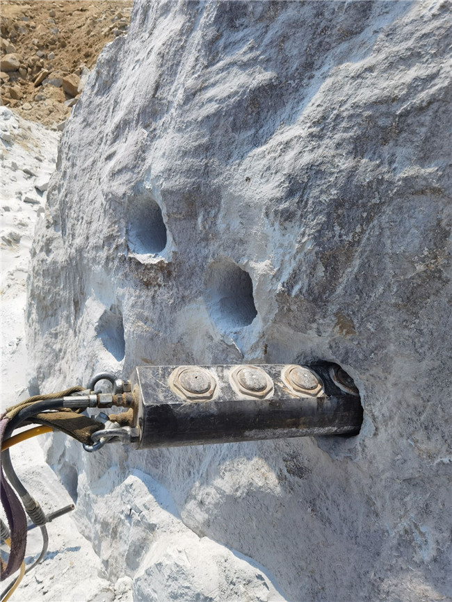 安阳柴油驱动岩石分裂机劈裂器使用说明及注意事项