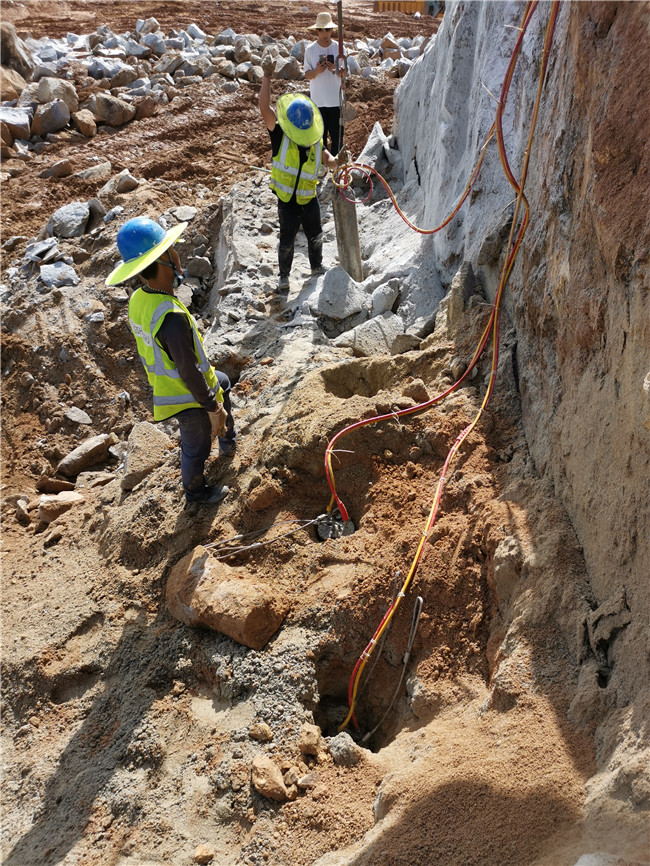 地基开挖劈裂机破石液压岩石分裂棒