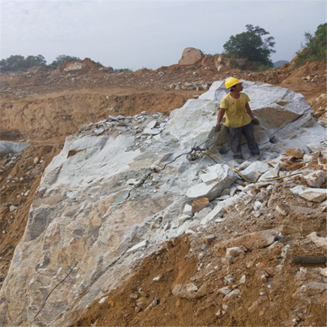 新疆吐鲁番大型岩石胀石机液压顶石机厂家直供