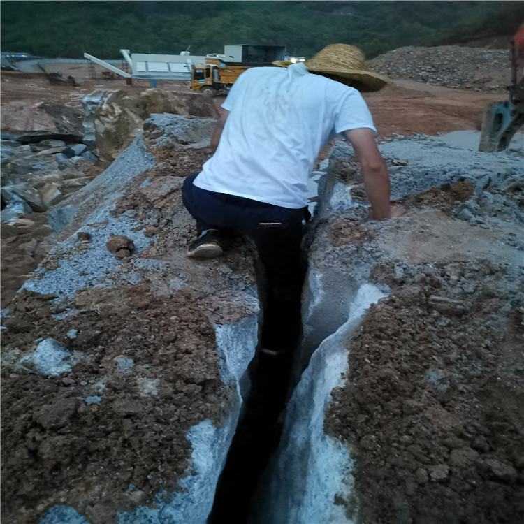 許昌液壓巖石分裂棒劈裂器每噸成本