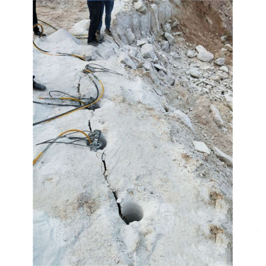 人防工程开挖遇到硬石层岩石分裂机