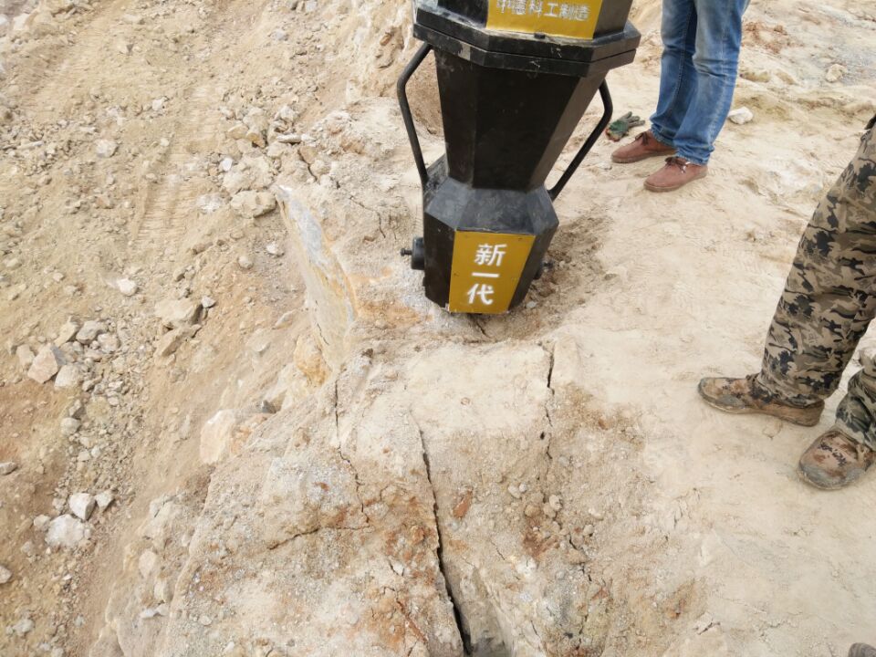 挖地基代替膨胀剂液压劈裂机
