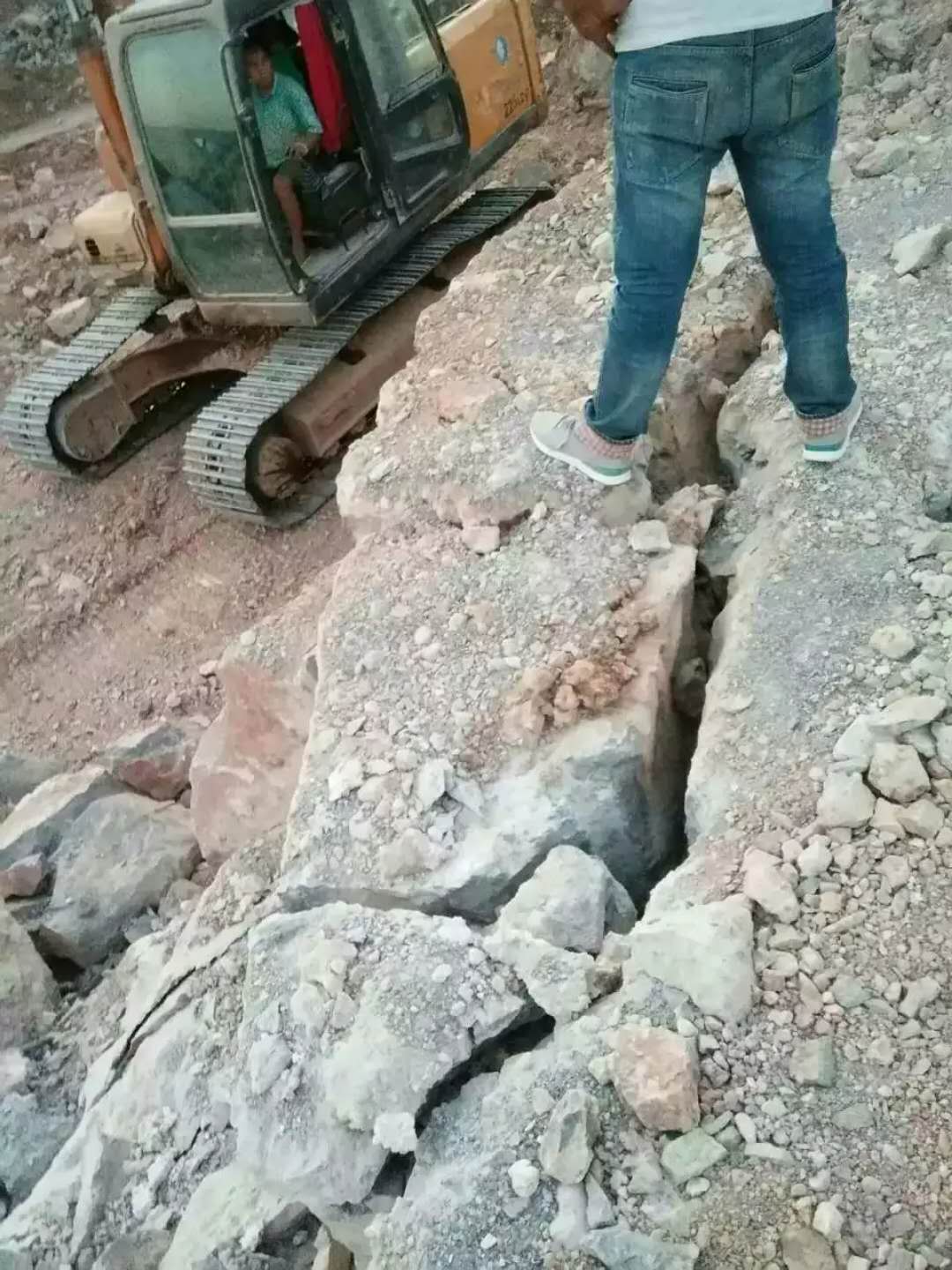硬石坑道开挖硬石头分裂机