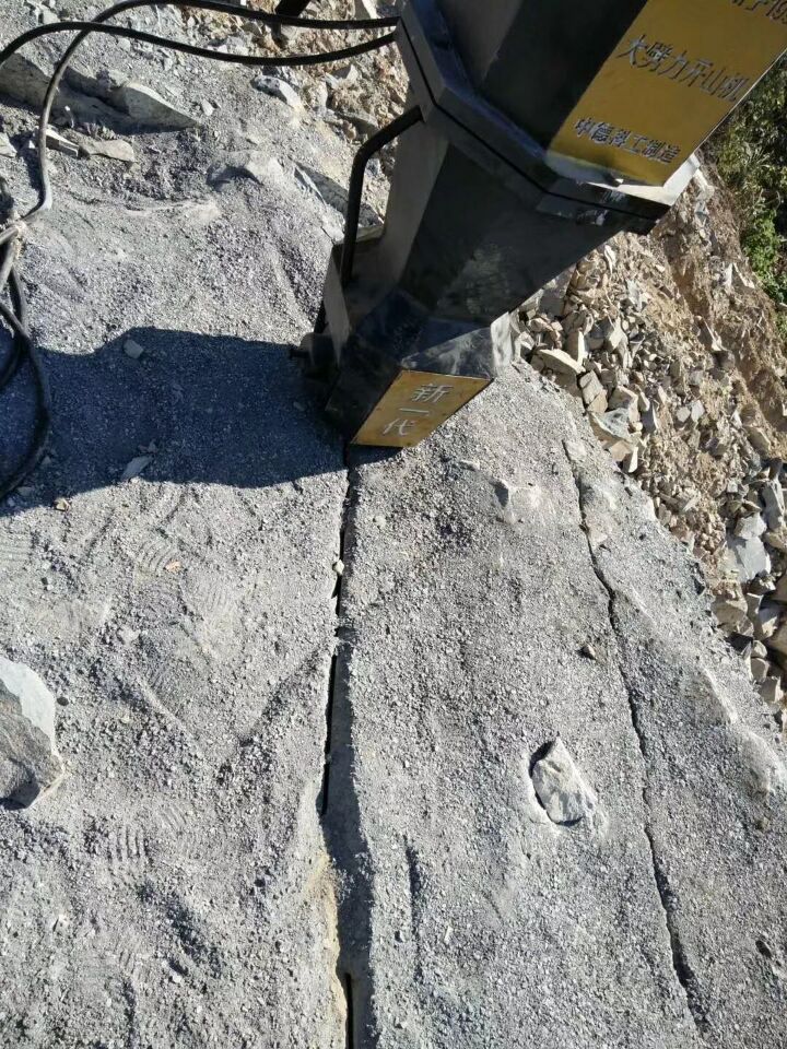 石头很硬机载式提产量岩石分裂机