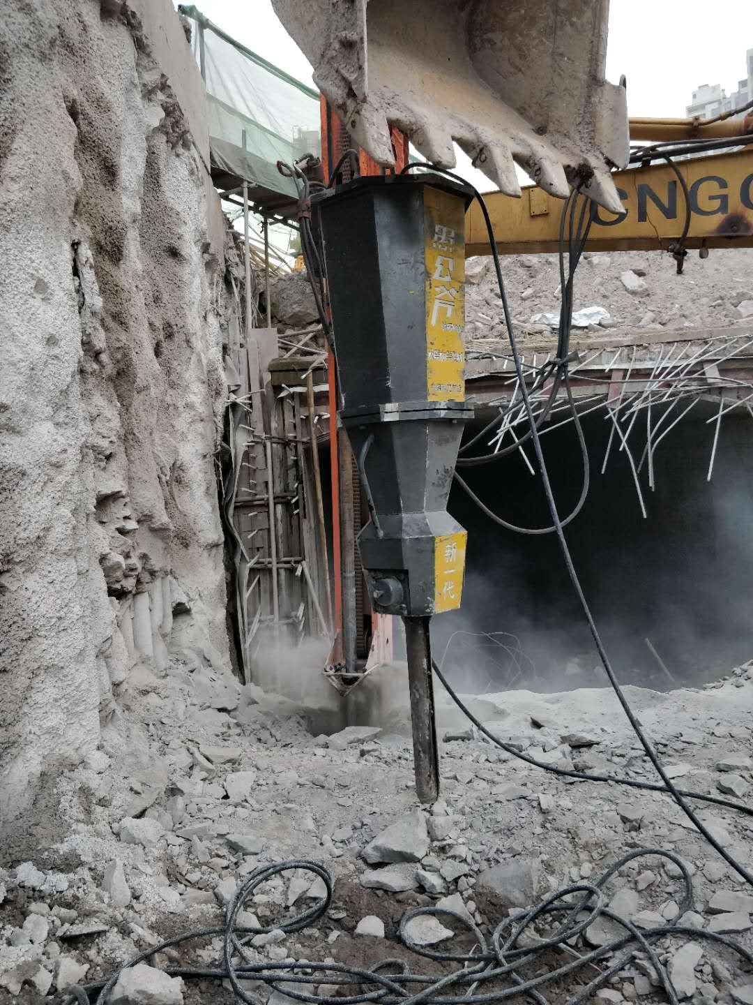 挖掘沟槽硬石头劈裂机
