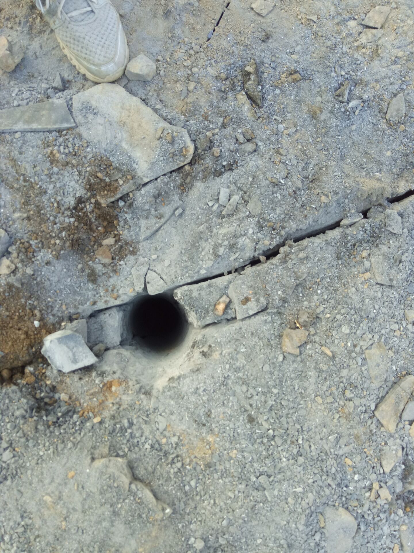 挖地基硬石头用液压劈裂机