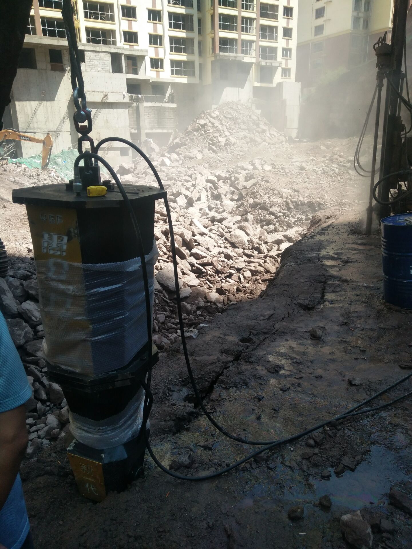 开采裂石机挖掘液压劈裂机