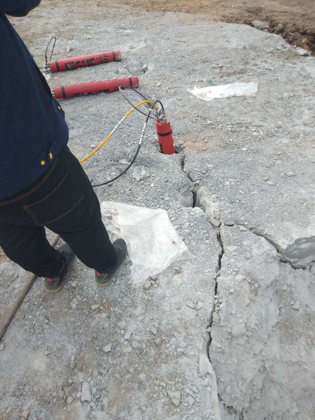 基础工程开挖石头分离机分裂机