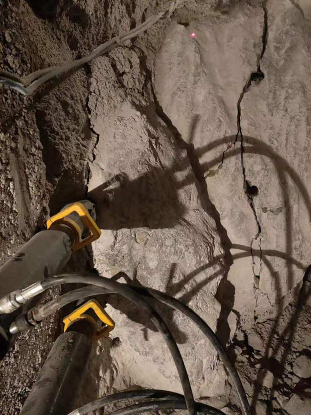 管道挖掘露天岩石分裂机
