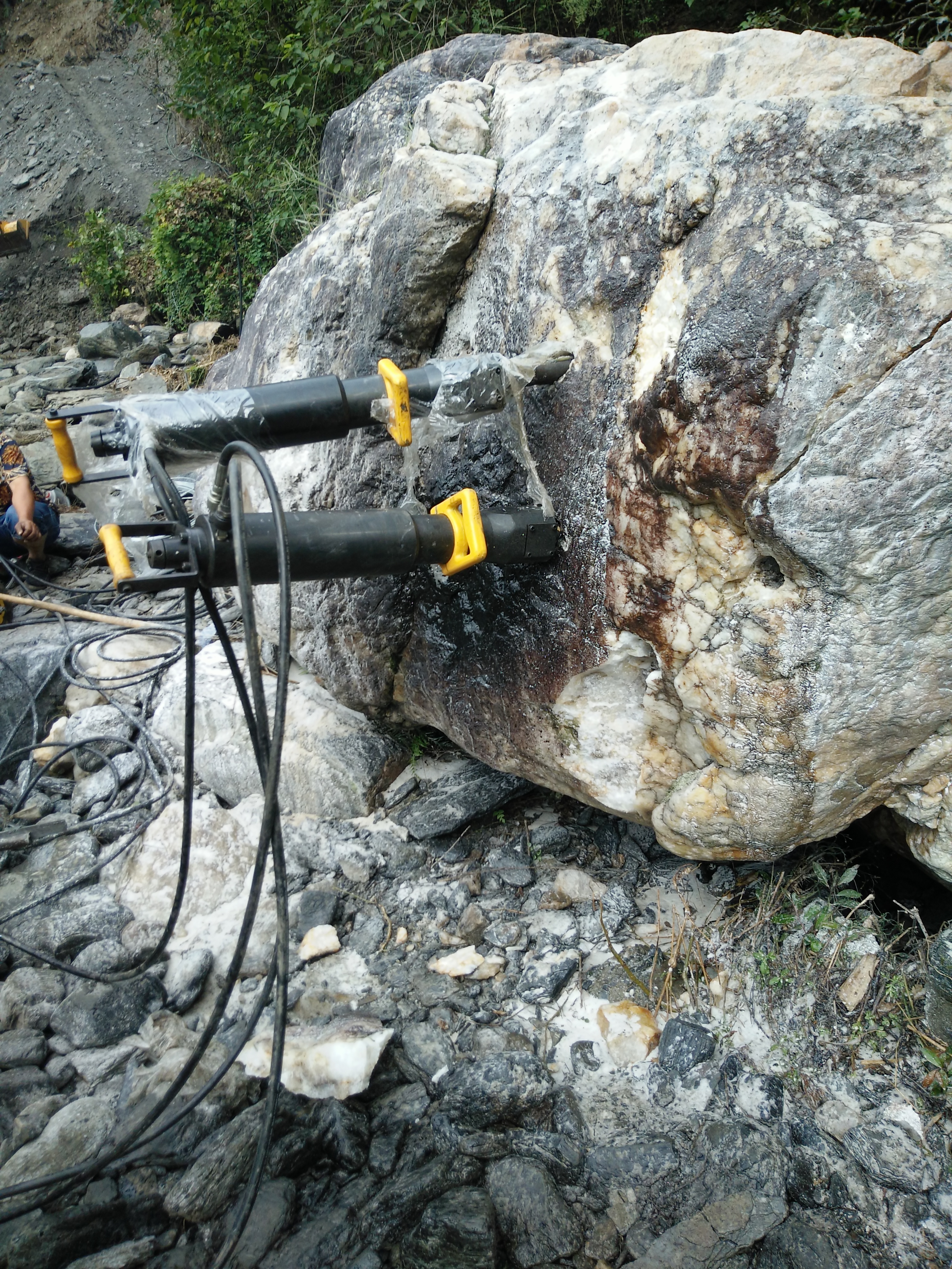 液压岩石分裂有产量的方法劈裂机