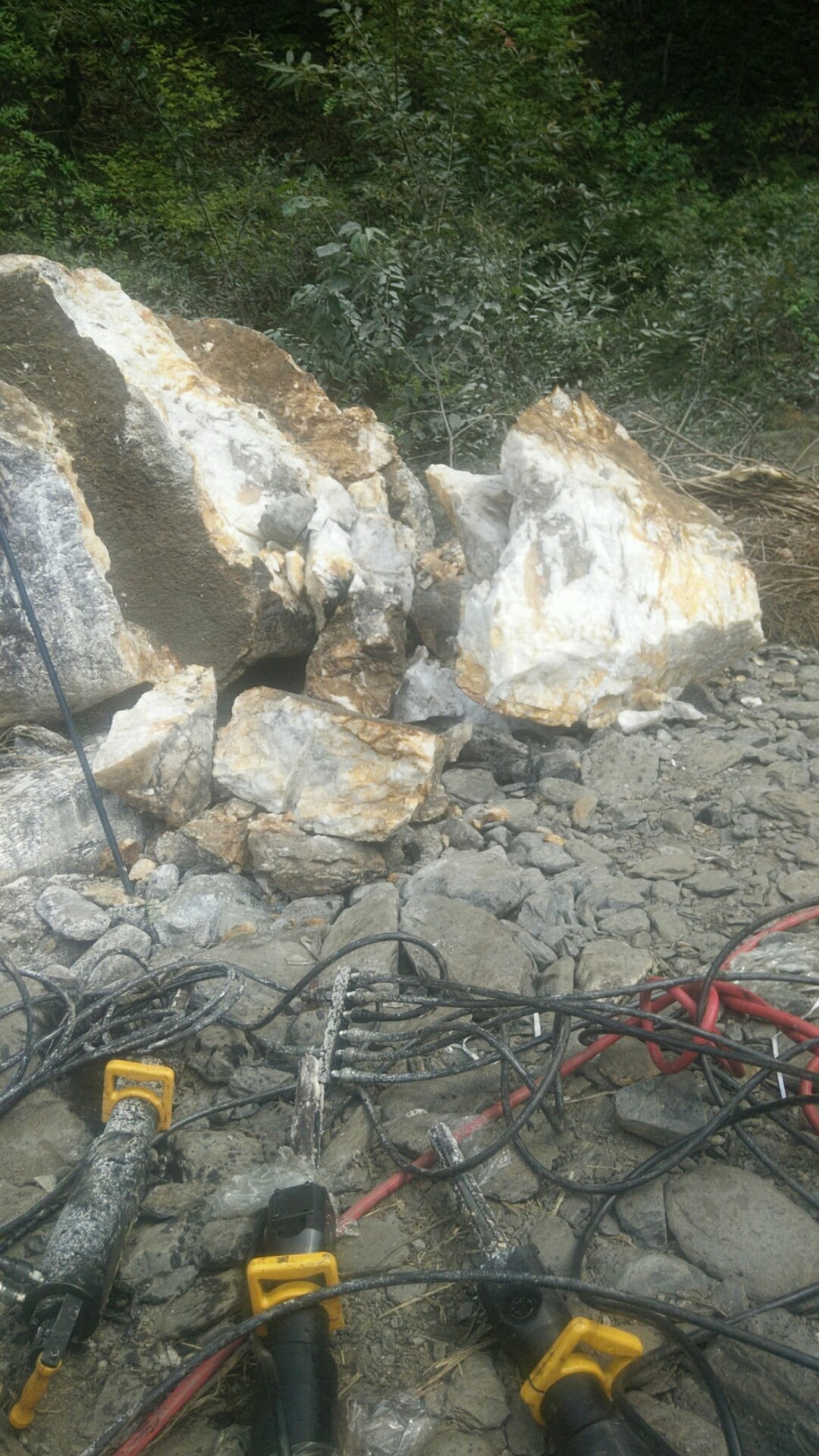 挖掘石头岩石劈裂机
