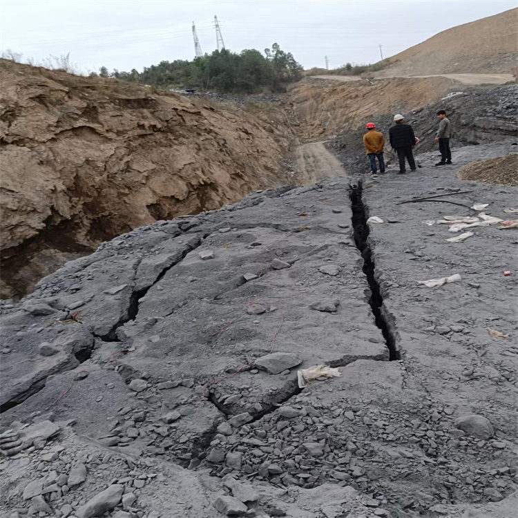 新疆石河子矿山开采设备气体爆破