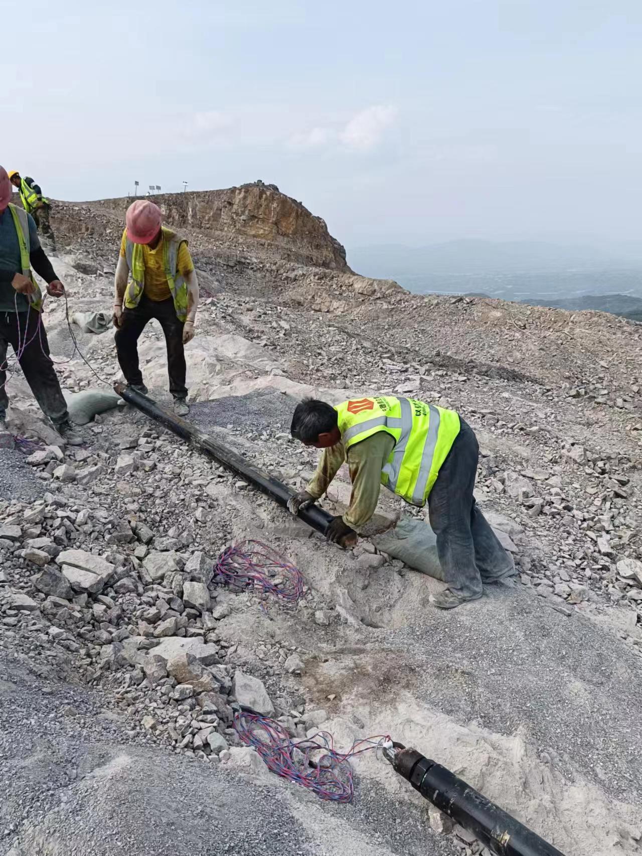 新疆喀什气体膨胀爆破露天煤矿
