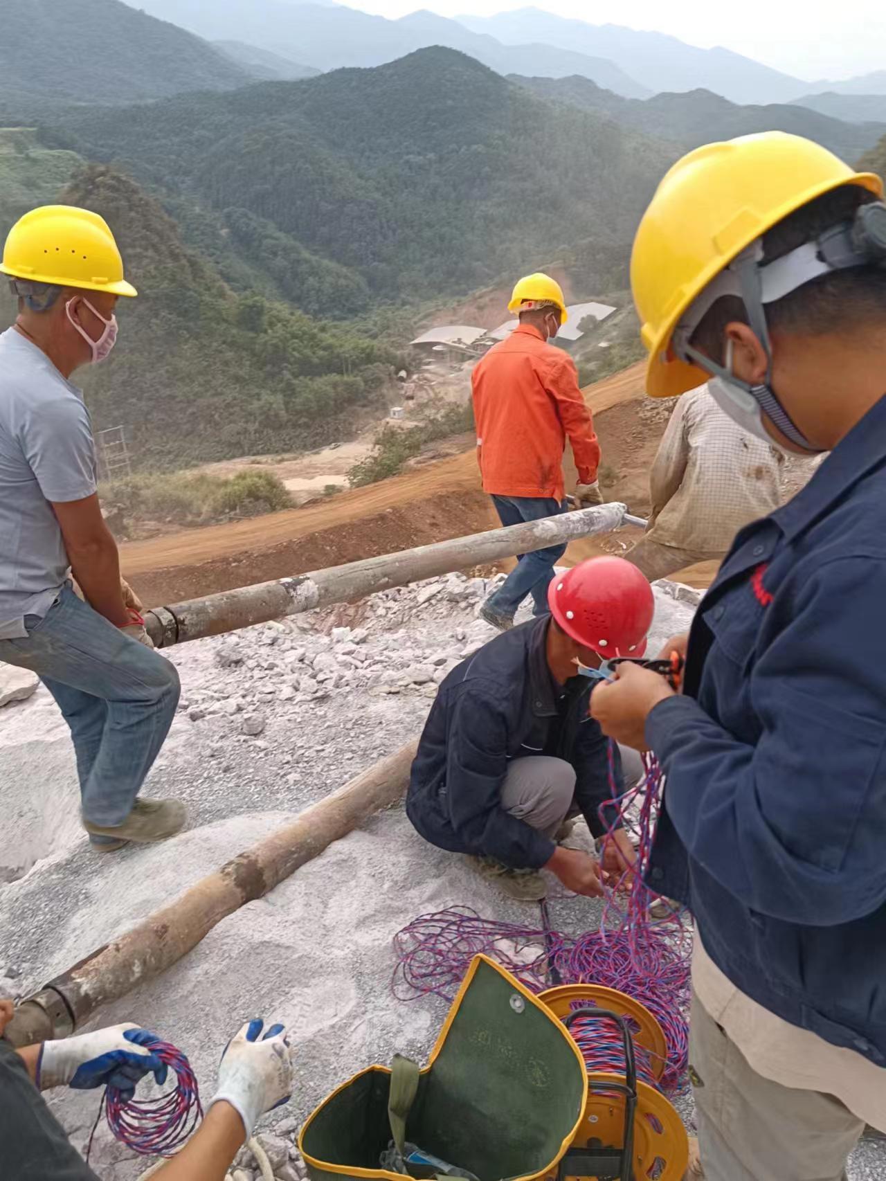 浙江温州二氧化碳爆破石英石开采现场