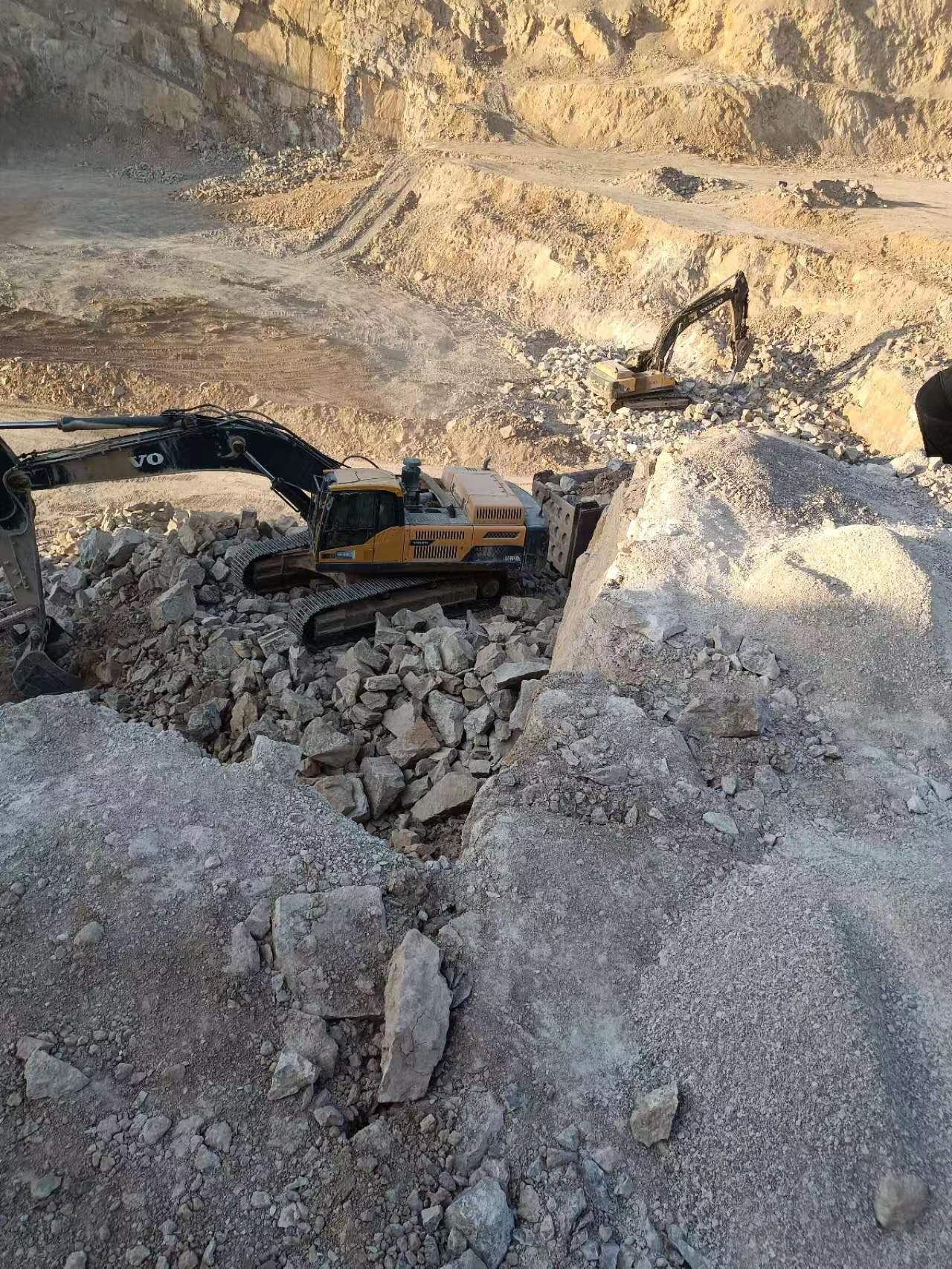 新疆克孜勒苏矿山不用开采施工队伍