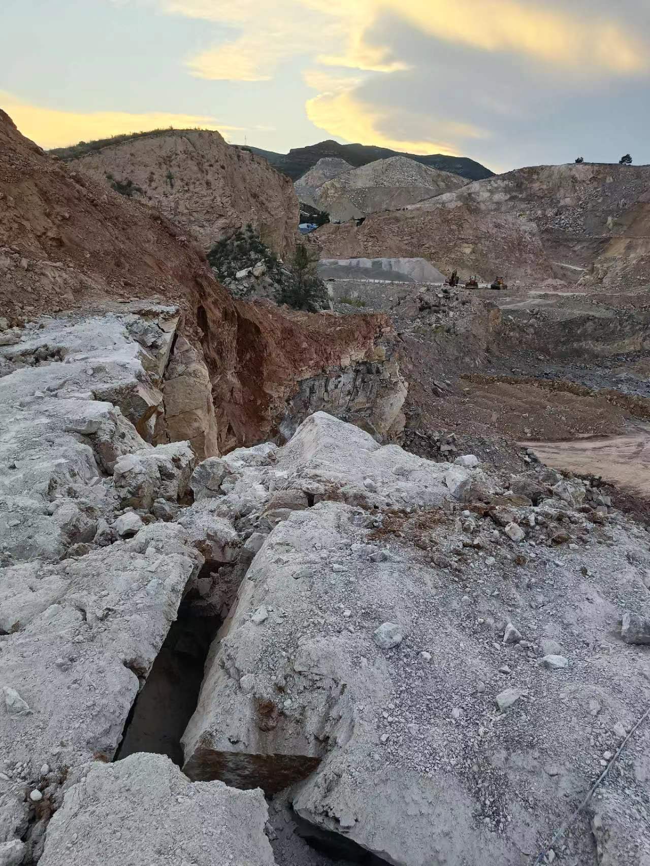 新疆和田气体爆破矿山机械设备厂家