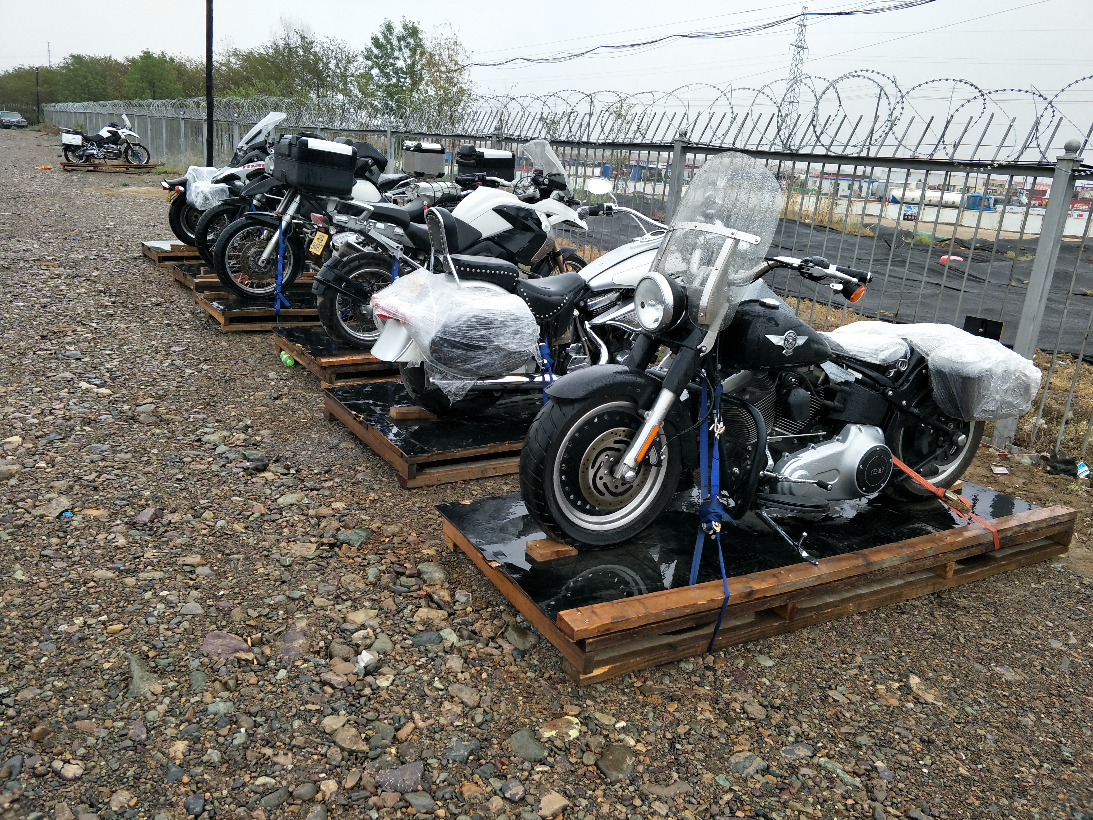 吐魯番吐魯番托運(yùn)私家車到四川遂寧物流電話號碼已備注