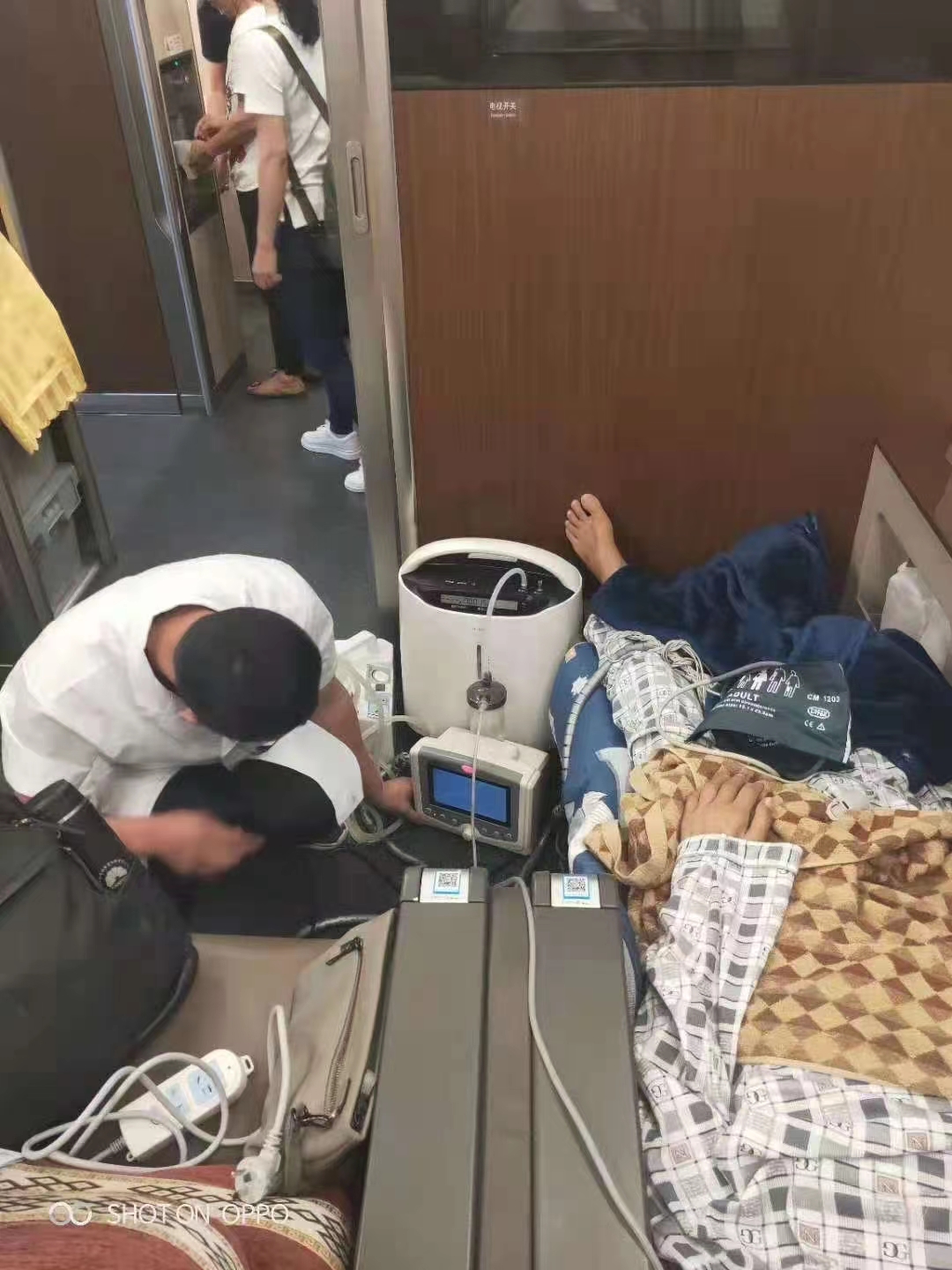 江北救护车运送危重病人-返乡转院救护车