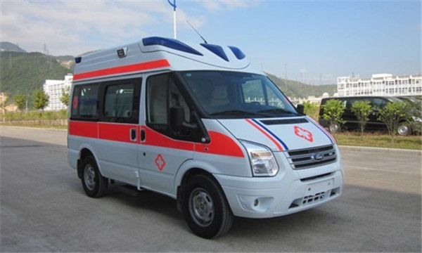 衡阳救护车提供长途转运病人服务，医护团队全程护送