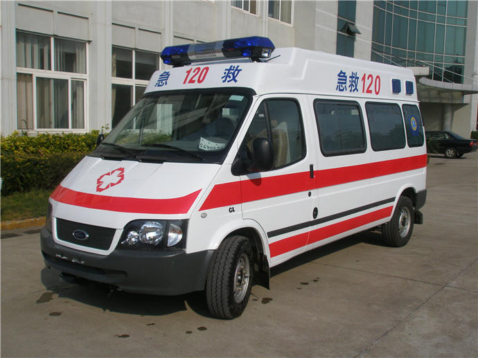 神农架120急救车转院病人长途跨省运送紧急到达