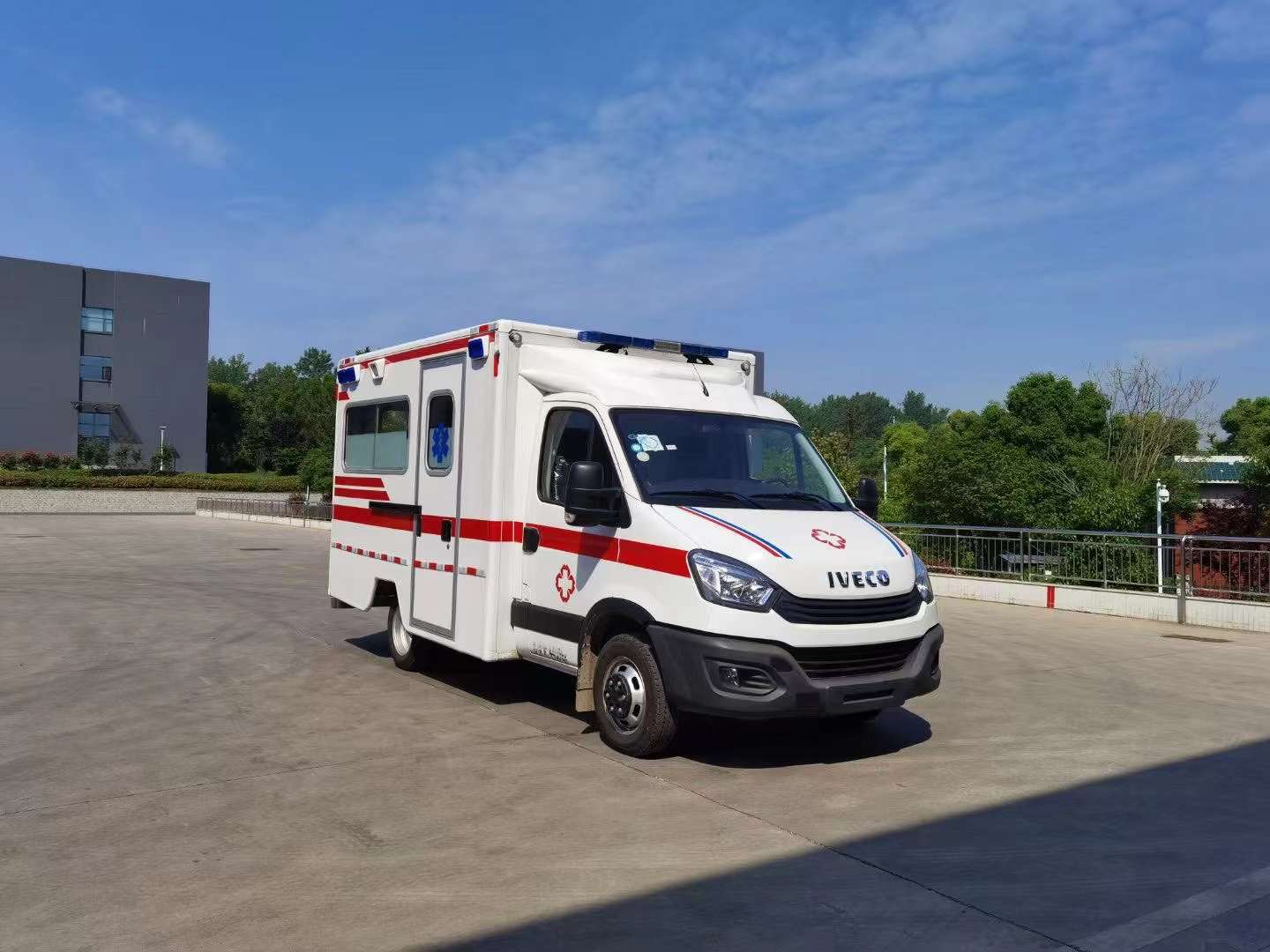 鹰潭120急救车转院病人长途跨省运送紧急到达