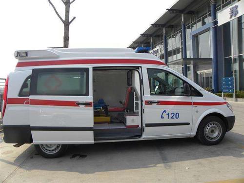 秦皇岛120急救车转院病人长途跨省运送紧急到达