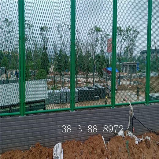 北京朝阳工业园隔离网-菱形孔钢丝网围墙