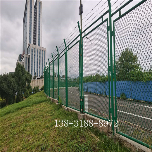陕西榆林自贸区圆管围栏-钢丝网围墙
