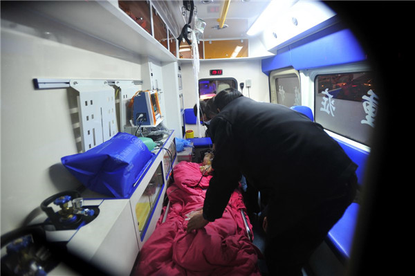 重庆大坪病人出院120救护车出租,长途救护车
