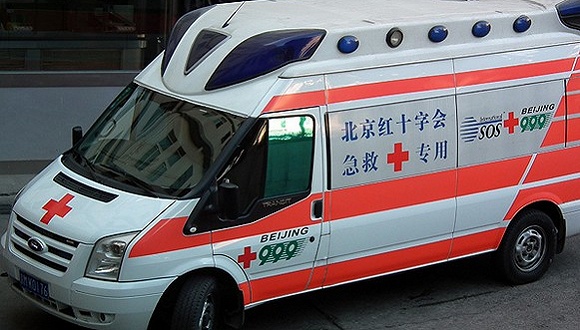 泰州靖江救护车接送病人-市区转院车租赁生活帮YBF公司