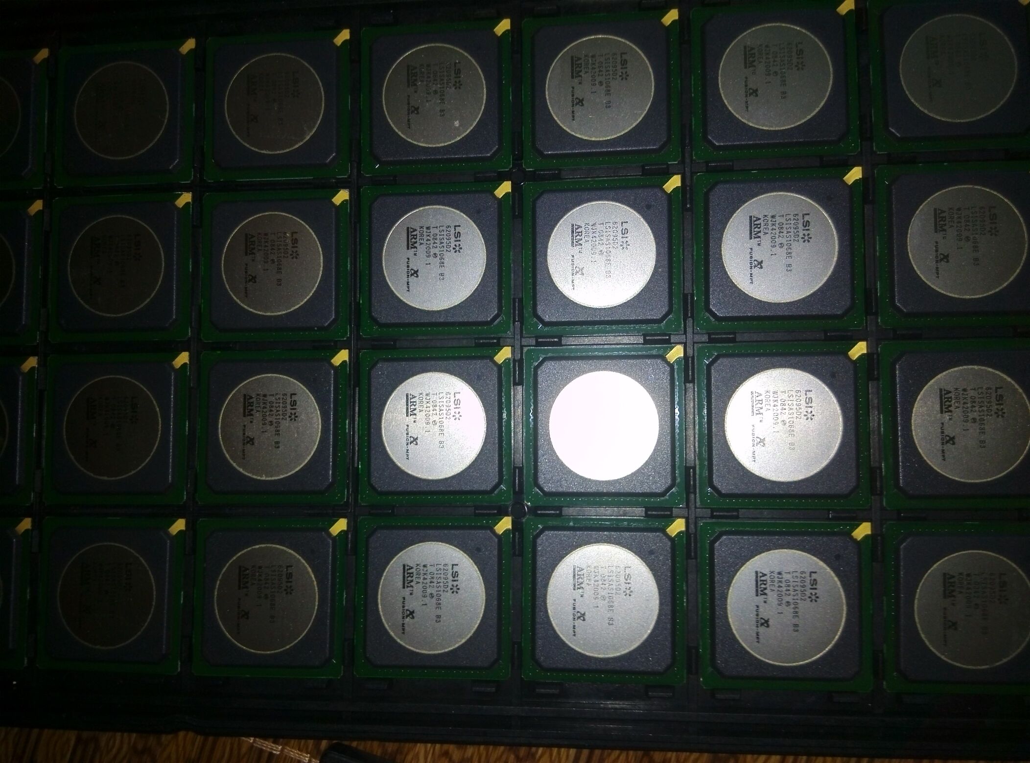 回收SSD硬盘 收购霍尔元件原装IC芯片