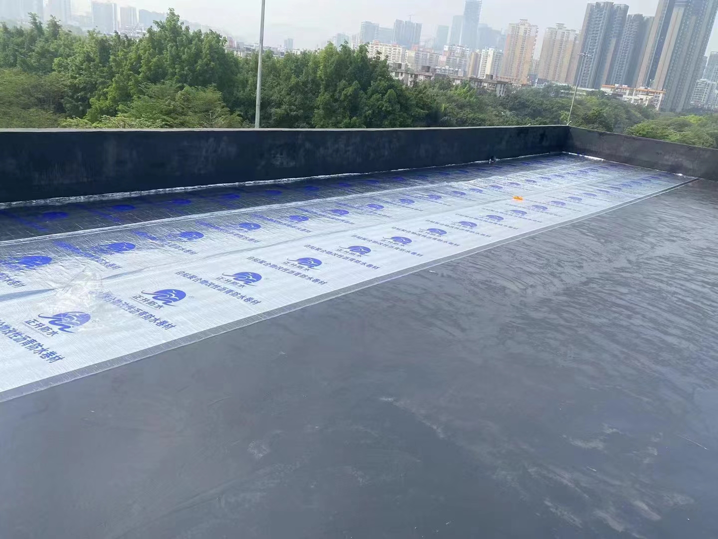 广州天河屋面裂缝高压注浆补漏维修