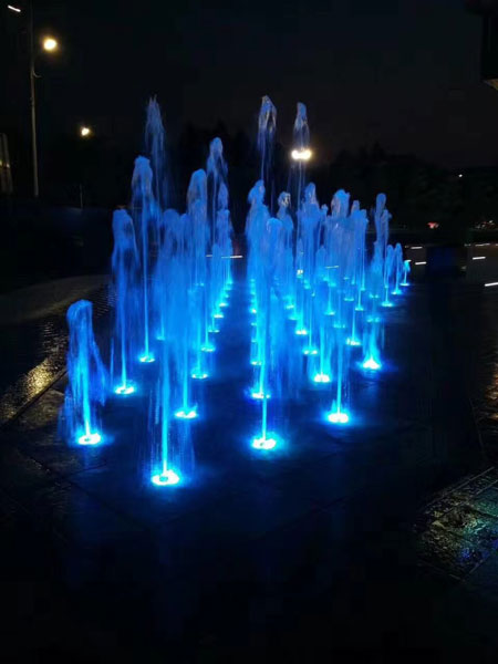 东城假山,公园七彩灯光喷水现场制作