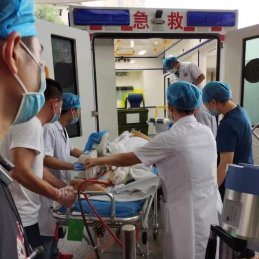 沧州跨省转院救护车护送-救护车长途转送病人-随车医护人员