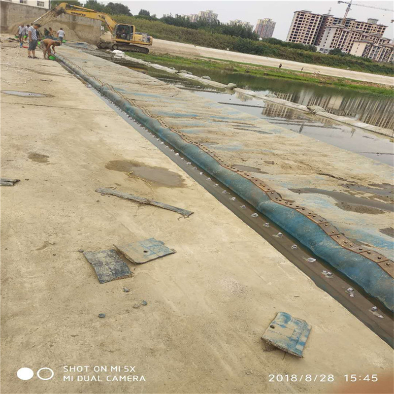 枣庄50米长橡胶坝维修施工 更换安装充水式橡胶坝